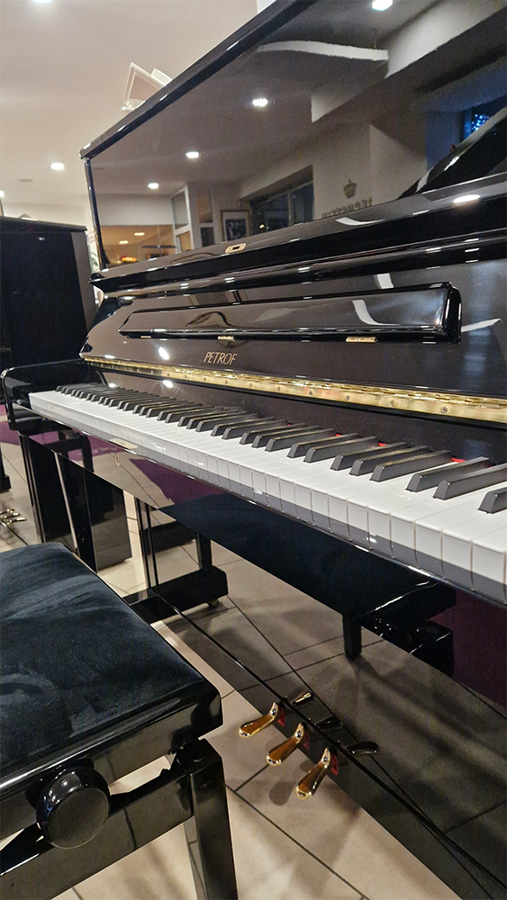 petrof 125 | occasion 2002 | noir brillant